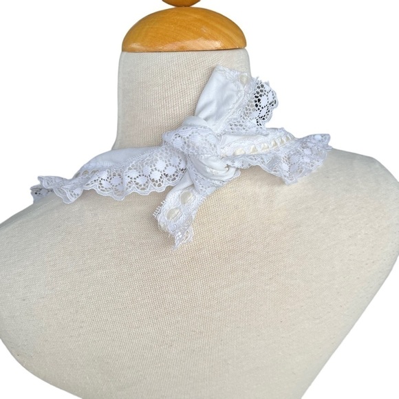 Vintage Handmade Santa Appliqué Bib Apron Christmas Holiday Lace Accents - Picture 7 of 16